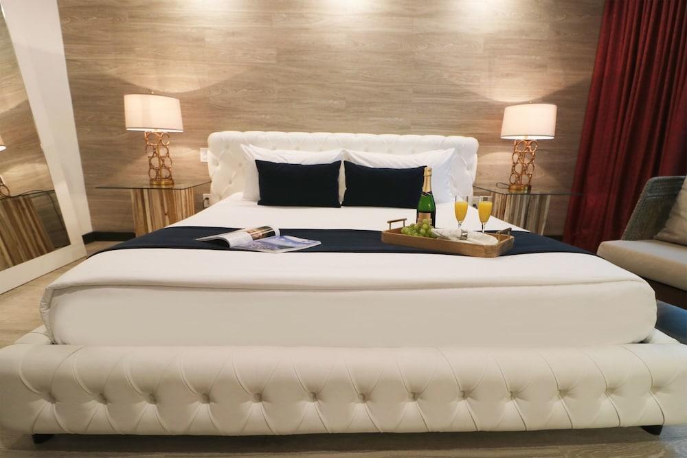 Catalina & Club Hotel 3*